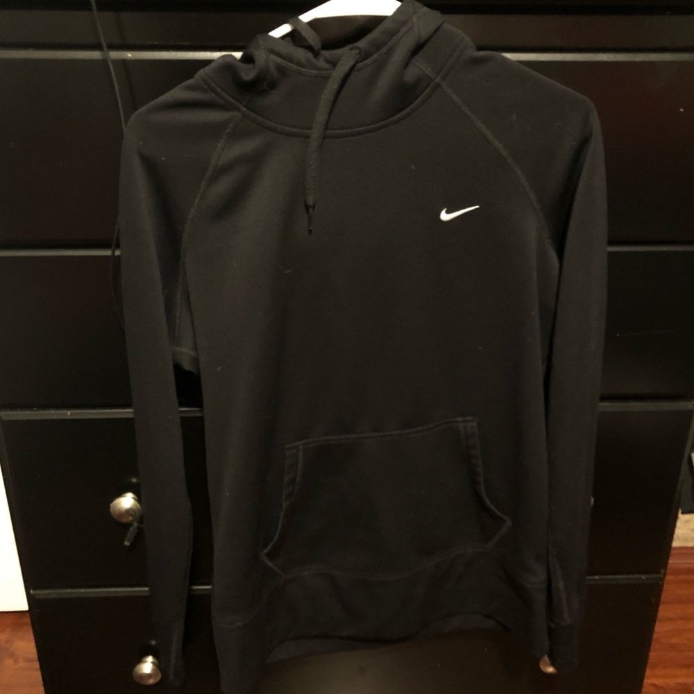 nike hoodie with thumb holes in sleeves